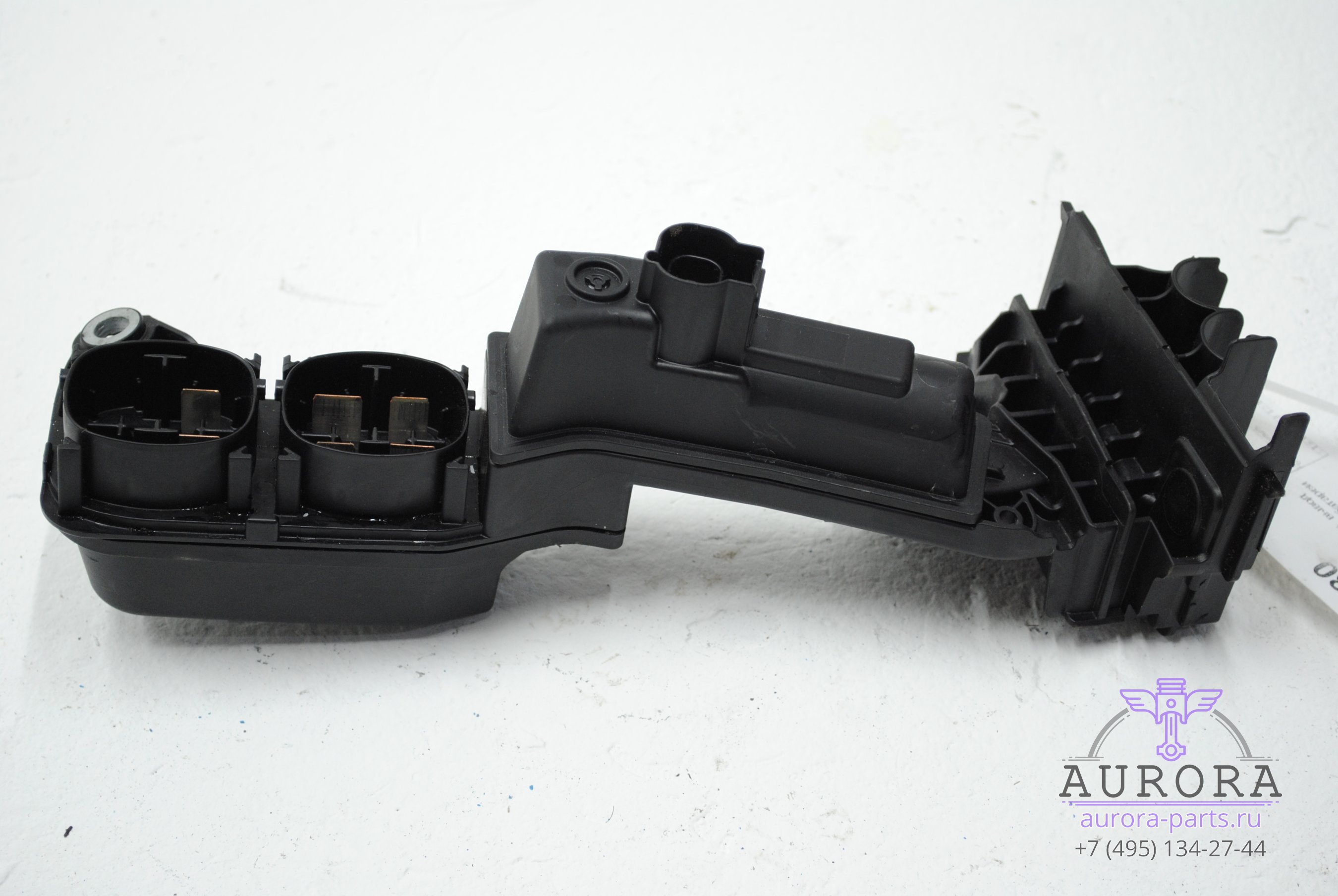 B+ распределительный вывод плюса аккумуляторной батареи