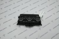 Блок кнопок управления климатконтролем на центральной консоли