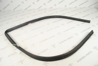 Уплотнитель капота на передней панели