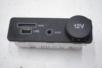 Слот под USB, SD-карту, AUX