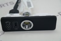 Разъем USB и AUX