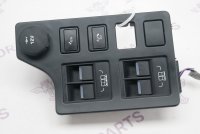 Блок кнопок управления задними сиденьями и крышкой багажника
