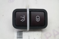 Кнопка автоматического закрывания крышки багажника