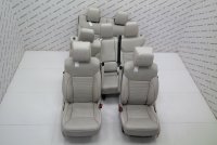 Комплект сидений белая перфорированная кожа 7-мест (мониторы, вентиляция, память)