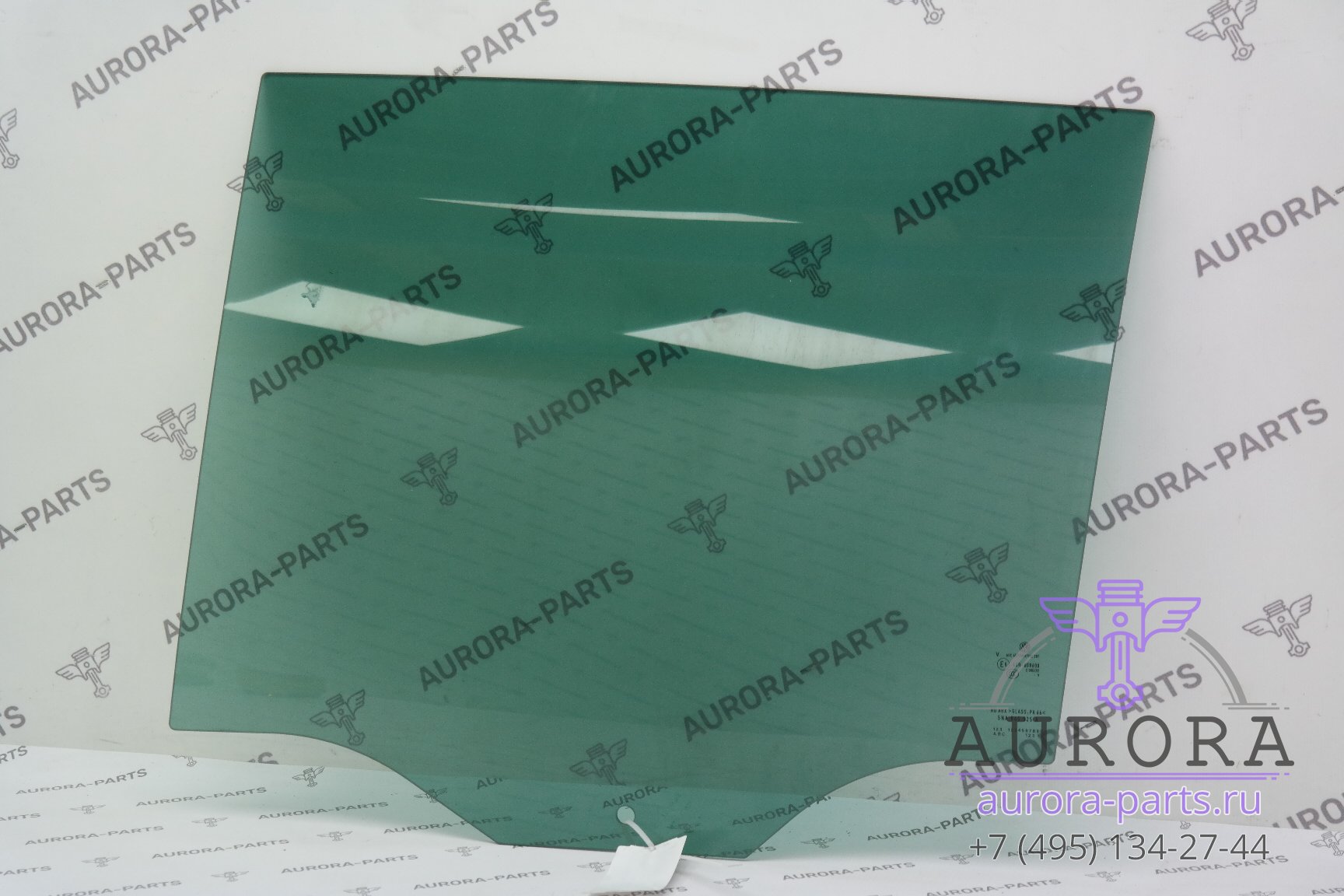 Стекло задней двери левый