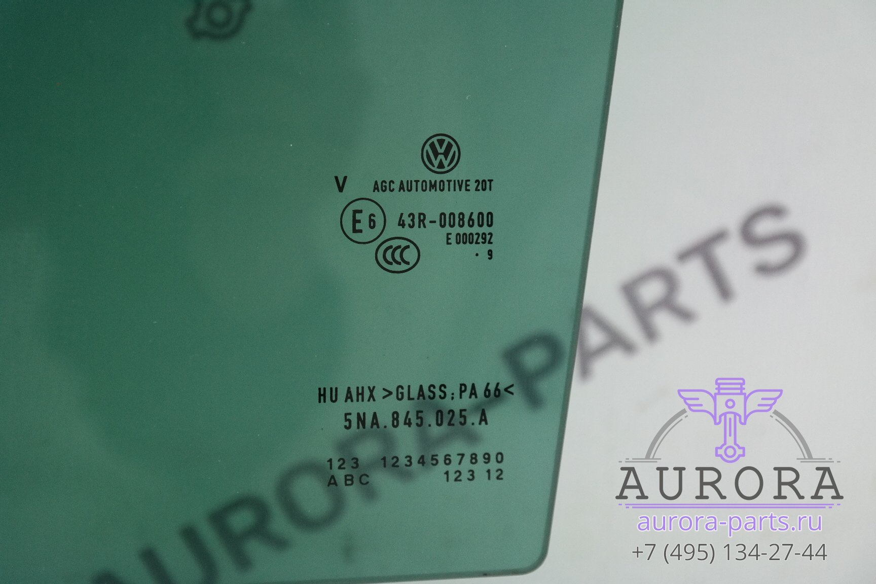 Стекло задней двери левый