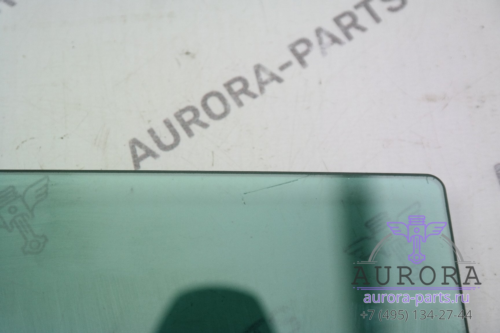 Стекло задней двери левый