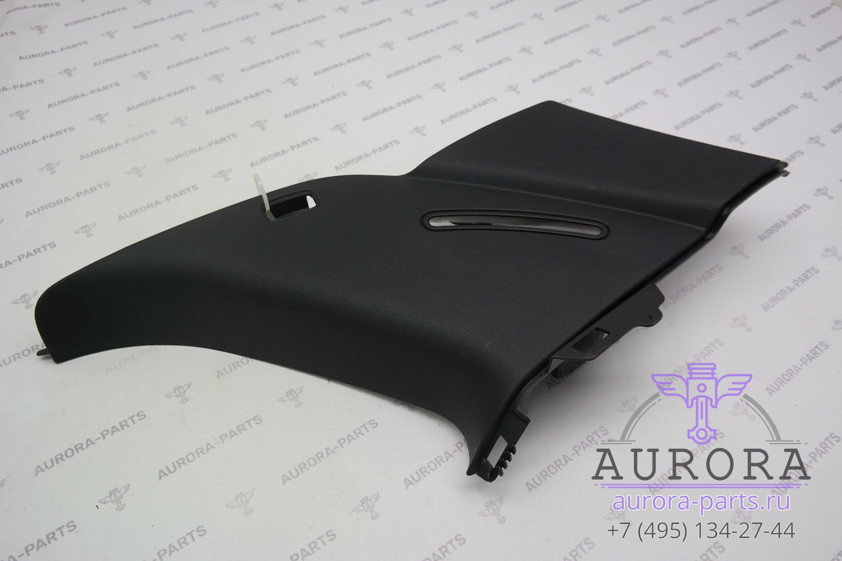 Обшивка стойки D (черный) правая 