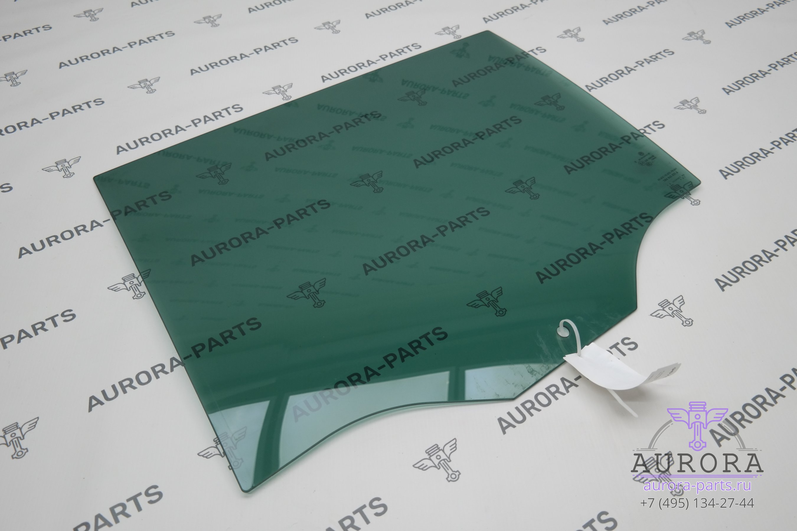 Стекло задней двери левый