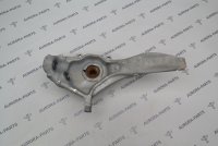 Кулак поворотный в сборе со ступицей передней подвески левый